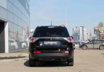 Подержанный автомобиль Mitsubishi Outlander 2012 года (6 фото)