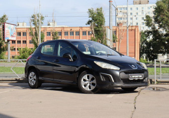 Подержанный автомобиль Peugeot 308 Hatchback 2011 года (3 фото)