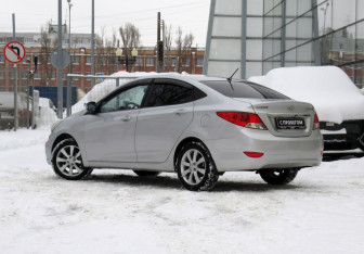 Подержанный автомобиль Hyundai Solaris Sedan 2011 года (7 фото)