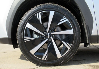 Подержанный автомобиль Geely Atlas 2024 года (9 фото)