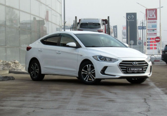 Подержанный автомобиль Hyundai Elantra Sedan 2017 года (3 фото)