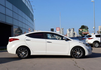Подержанный автомобиль Hyundai Avante Sedan 2012 года (4 фото)