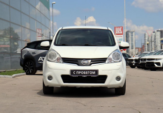 Подержанный автомобиль Nissan Note 2013 года (2 фото)