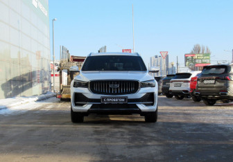 Подержанный автомобиль Geely Monjaro 2025 года (2 фото)