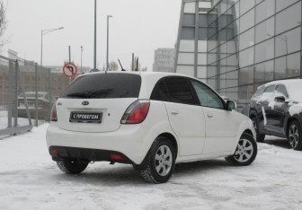 Подержанный автомобиль Kia Rio Hatchback 2009 года (5 фото)