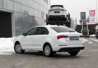 Подержанный автомобиль Skoda Rapid Liftback 2020 года (7 фото)