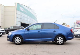 Подержанный автомобиль Skoda Rapid Liftback 2018 года (8 фото)