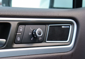 Подержанный автомобиль Volkswagen Touareg 2013 года (18 фото)