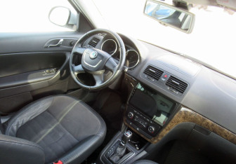 Подержанный автомобиль Skoda Yeti 2013 года (14 фото)