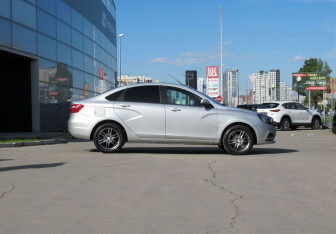 Подержанный автомобиль LADA (ВАЗ) Vesta Sedan 2016 года (4 фото)
