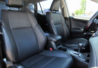 Подержанный автомобиль Toyota RAV4 2015 года (9 фото)