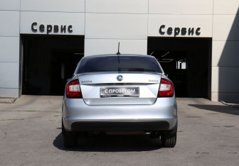 Подержанный автомобиль Skoda Rapid Liftback 2018 года (6 фото)