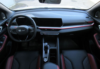 Подержанный автомобиль Geely Coolray 2024 года (13 фото)