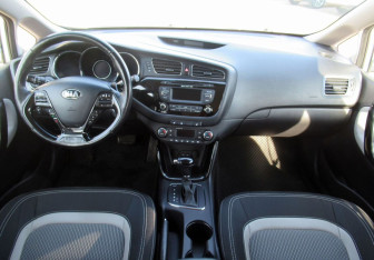 Подержанный автомобиль Kia Ceed Wagon 2015 года (13 фото)