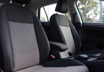 Подержанный автомобиль Volkswagen Golf Hatchback 2013 года (11 фото)