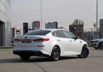 Подержанный автомобиль Kia Optima Sedan 2019 года (5 фото)