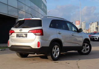 Подержанный автомобиль Kia Sorento 2012 года (5 фото)