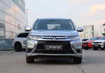 Подержанный автомобиль Mitsubishi Outlander 2018 года (2 фото)