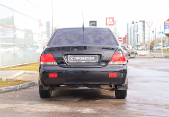 Подержанный автомобиль Mitsubishi Lancer Sedan 2006 года (6 фото)