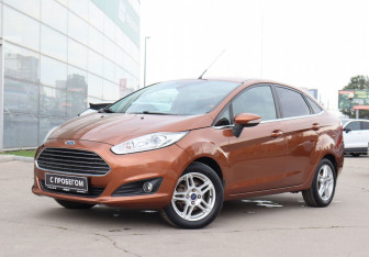 Подержанный автомобиль Ford Fiesta Sedan 2015 года (1 фото)