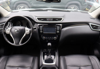 Подержанный автомобиль Nissan Qashqai 2017 года (13 фото)