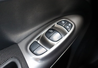 Подержанный автомобиль Nissan Juke 2013 года (15 фото)