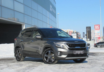 Подержанный автомобиль Kia Seltos 2022 года (3 фото)