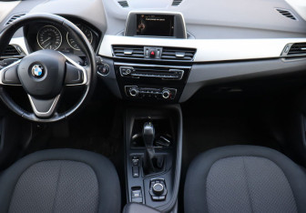 Подержанный автомобиль BMW X1 2016 года (19 фото)