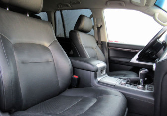 Подержанный автомобиль Toyota Land Cruiser Suv 2020 года (12 фото)