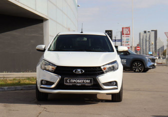 Подержанный автомобиль LADA (ВАЗ) Vesta Sedan 2015 года (2 фото)