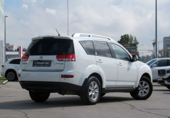 Подержанный автомобиль Citroen C-Crosser 2011 года (5 фото)