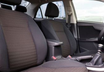 Подержанный автомобиль Toyota Corolla Sedan 2010 года (10 фото)