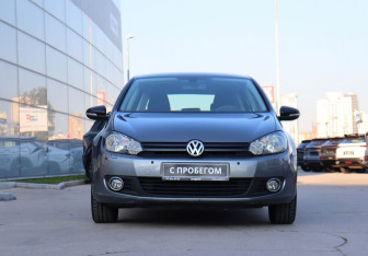 Подержанный автомобиль Volkswagen Golf Hatchback 2012 года (2 фото)