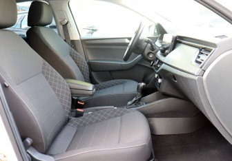 Подержанный автомобиль Skoda Rapid Liftback 2021 года (10 фото)