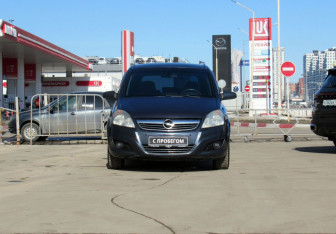 Подержанный автомобиль Opel Zafira Compactvan 2009 года (2 фото)