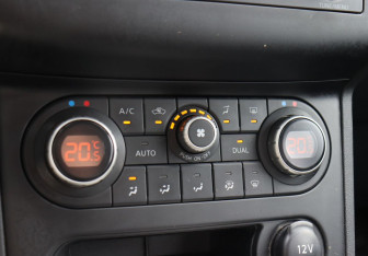 Подержанный автомобиль Nissan Qashqai 2012 года (14 фото)