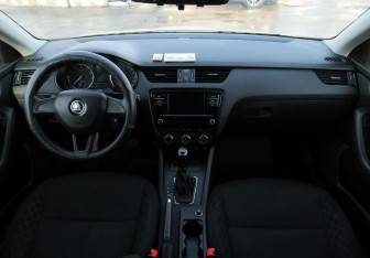 Подержанный автомобиль Skoda Octavia Liftback 2017 года (12 фото)