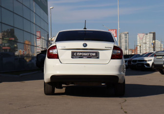 Подержанный автомобиль Skoda Rapid Liftback 2018 года (6 фото)