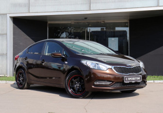 Подержанный автомобиль Kia Cerato Sedan 2015 года (3 фото)