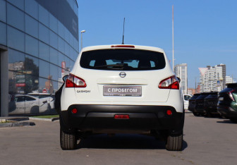 Подержанный автомобиль Nissan Qashqai 2012 года (6 фото)