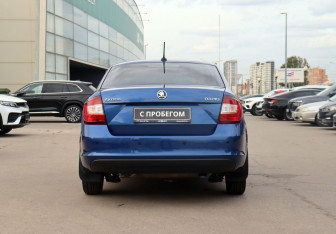 Подержанный автомобиль Skoda Rapid Liftback 2018 года (6 фото)