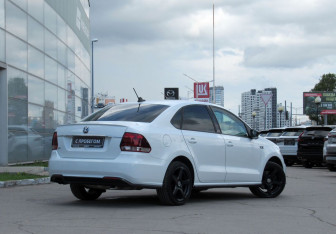 Подержанный автомобиль Volkswagen Polo Sedan 2017 года (5 фото)