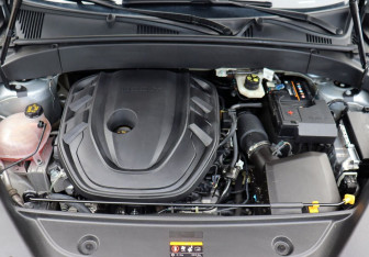 Подержанный автомобиль Geely Atlas 2024 года (25 фото)