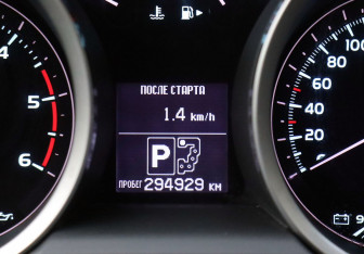 Подержанный автомобиль Toyota Land Cruiser Suv 2008 года (30 фото)