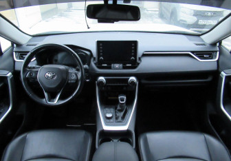 Подержанный автомобиль Toyota RAV4 2021 года (20 фото)