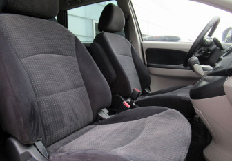 Подержанный автомобиль Mitsubishi Grandis 2007 года (10 фото)