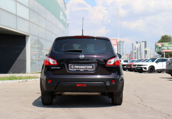 Подержанный автомобиль Nissan Qashqai 2011 года (6 фото)