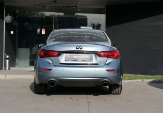 Подержанный автомобиль Infiniti Q50 2015 года (6 фото)