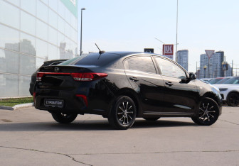 Подержанный автомобиль Kia Rio Sedan 2017 года (5 фото)