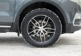 Подержанный автомобиль Geely Atlas 2019 года (9 фото)